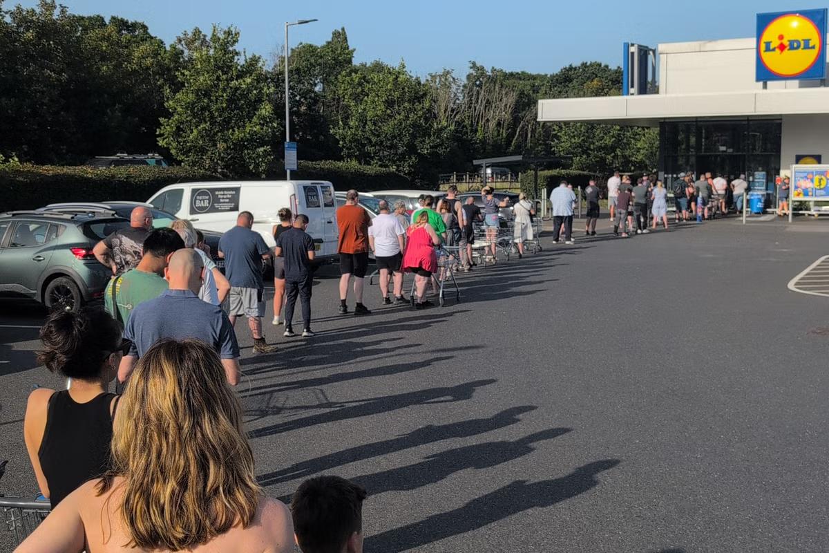 Shoppers queue in sweltering heat to buy bargain Lidl air conditioning unit