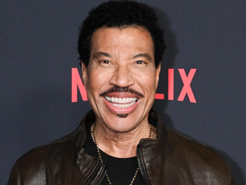 Lionel Richie Cuts Concert Short After Falling Ill On Stage