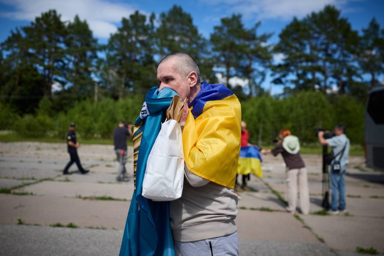 160 Ukrainian POWs released from Russian captivity in latest major exchange