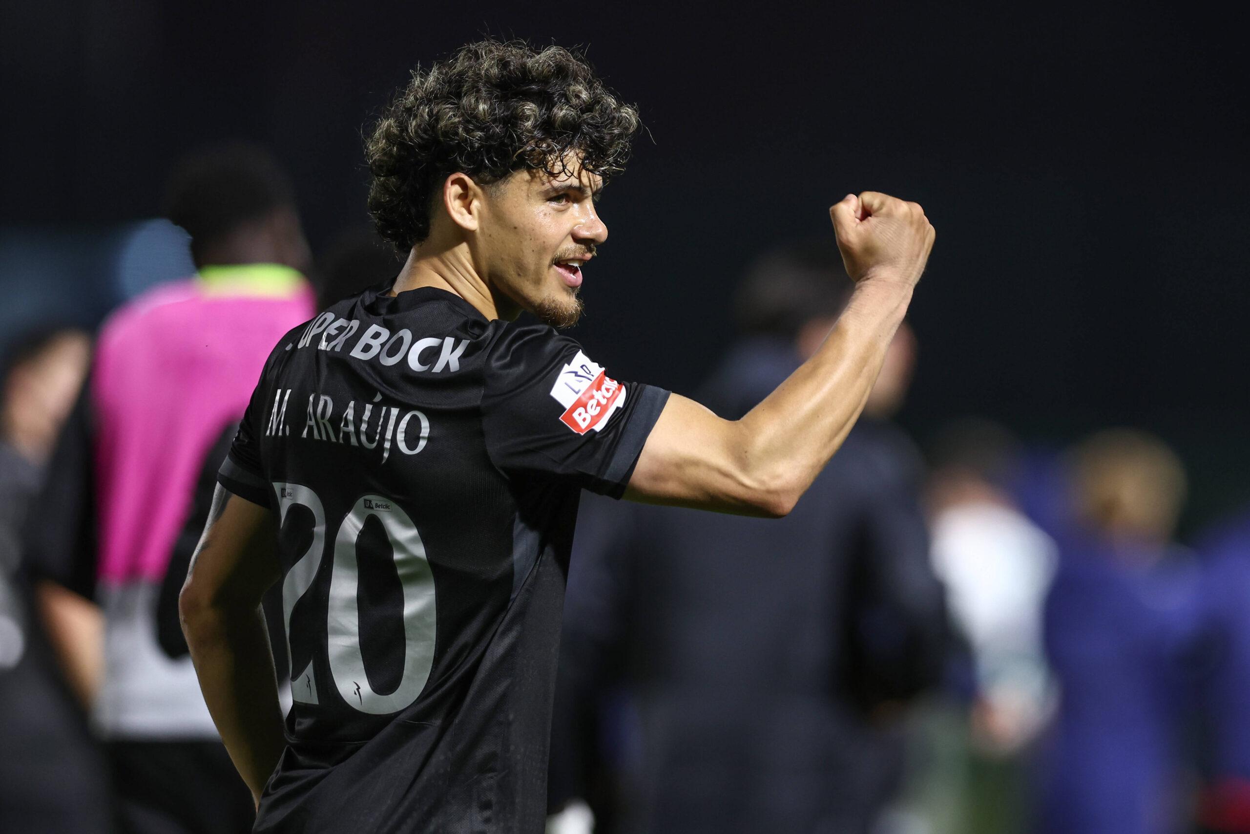 Manchester United run rule over Maximiliano Araujo